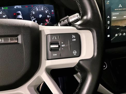 Used 2022 Land Rover Defender 110 SE image 24