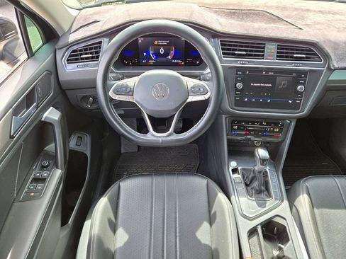 Used 2022 Volkswagen Tiguan SE image 8