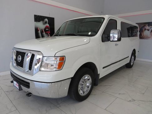 Used 2017 Nissan NV 3500 SV w/ SV Technology Package image 8