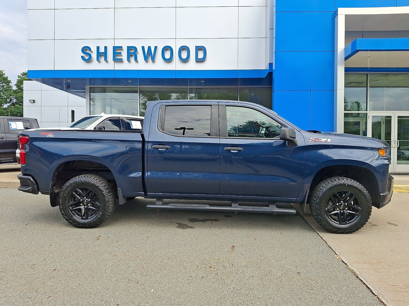 Used 2021 Chevrolet Silverado 1500 Custom Trail Boss w/ LPO, Dark Essentials Package AWD/4WD image 7