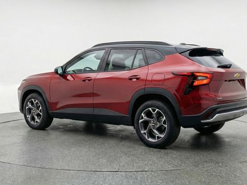Used 2025 Chevrolet Trax LT w/ LT Convenience Package FWD image 6