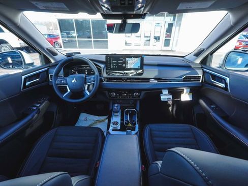 New 2026 Mitsubishi Outlander SE image 37