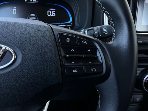 Used 2025 Hyundai Venue SEL image 35