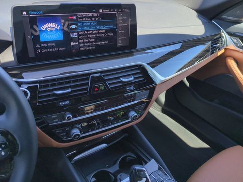 Certified 2023 BMW 530e xDrive w/ Premium Package AWD/4WD image 30