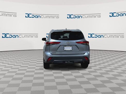 Used 2021 Toyota Highlander XLE image 7
