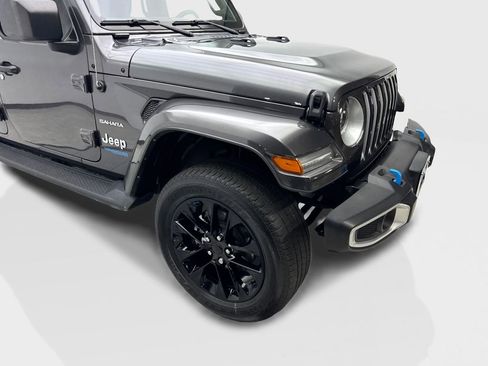 Used 2022 Jeep Wrangler Unlimited Sahara w/ Cold Weather Group AWD/4WD image 20