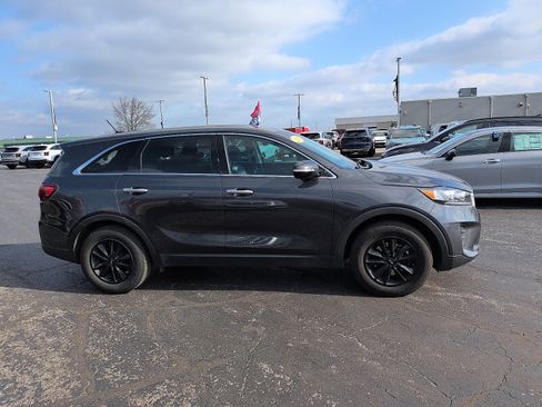 Used 2019 Kia Sorento 2.4L LX image 2