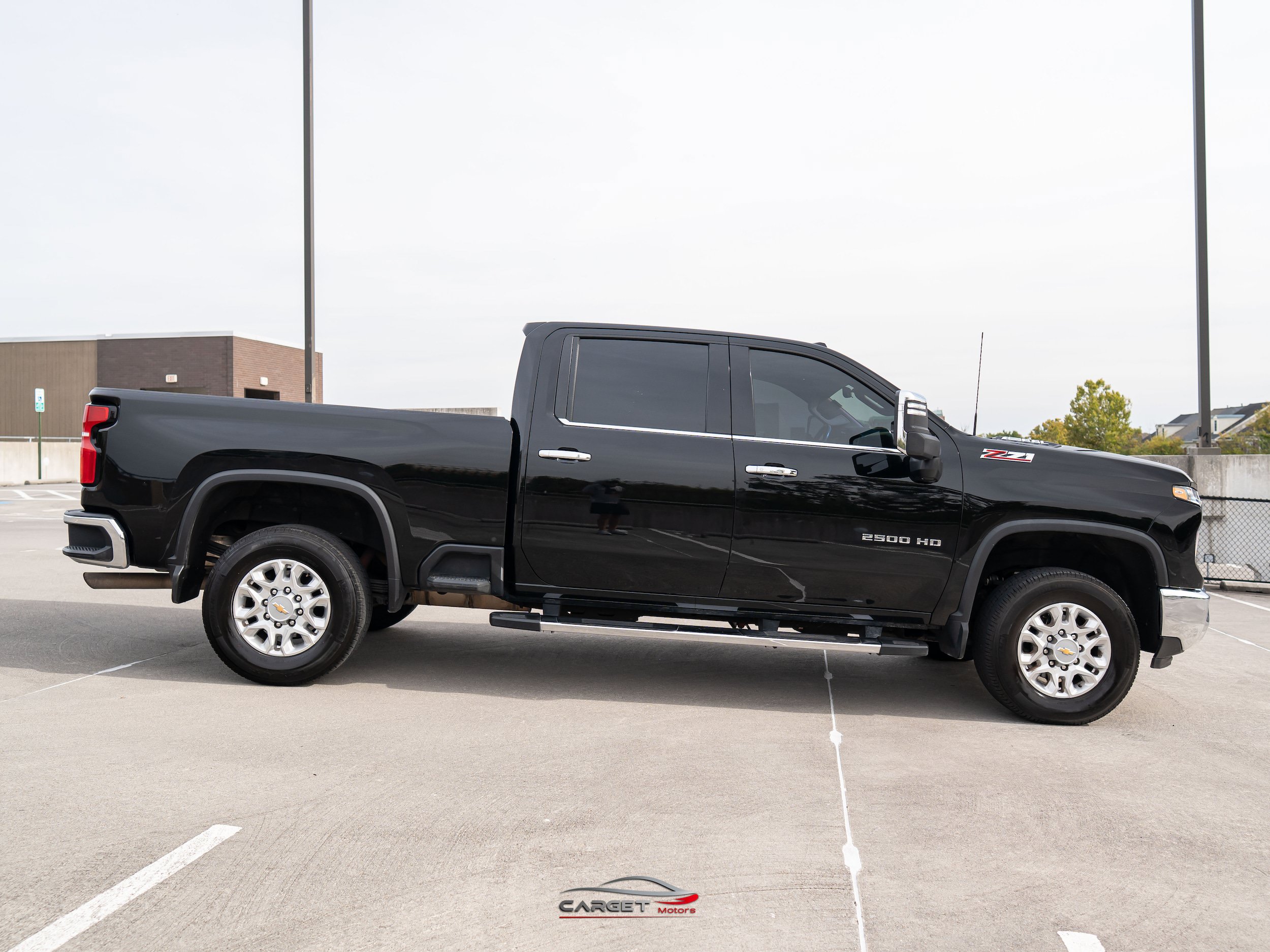 Used 2024 Chevrolet Silverado 2500 LTZ w/ LTZ Premium Package AWD/4WD image 5