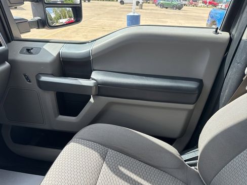 Used 2017 Ford F250 XLT w/ XLT Premium Package image 23