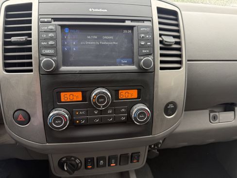 Used 2019 Nissan Frontier SL image 12