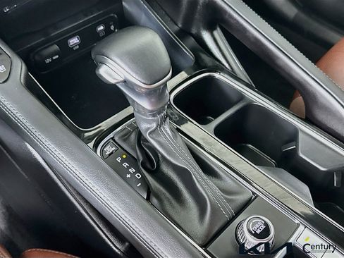 Certified 2025 Kia Telluride SX w/ SX Captain's Chair Package FWD image 17