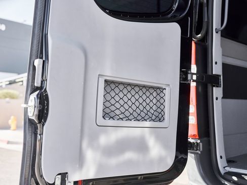 Used 2018 Mercedes-Benz Sprinter 2500 image 16