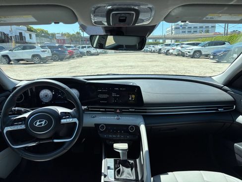 Used 2025 Hyundai Elantra Limited FWD image 35