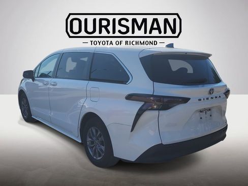Certified 2024 Toyota Sienna LE FWD image 5