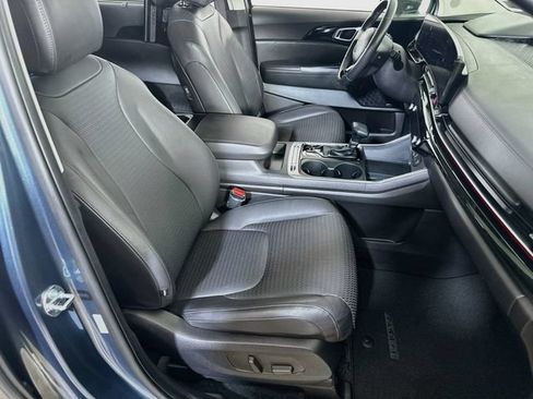 Used 2025 Kia Carnival SX Prestige FWD image 12