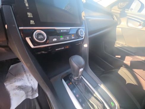 Certified 2018 Honda Civic EX image 19