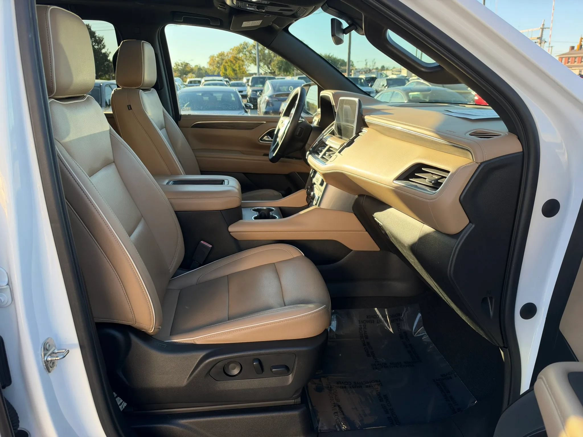 Used 2021 Chevrolet Tahoe Premier AWD/4WD image 16