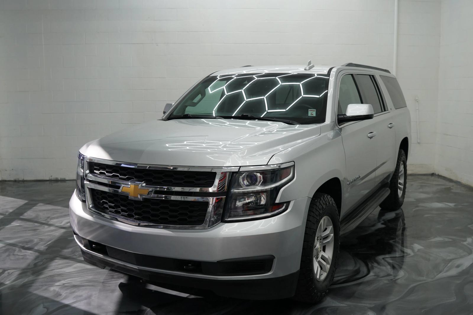 Used 2017 Chevrolet Suburban LT RWD image 1
