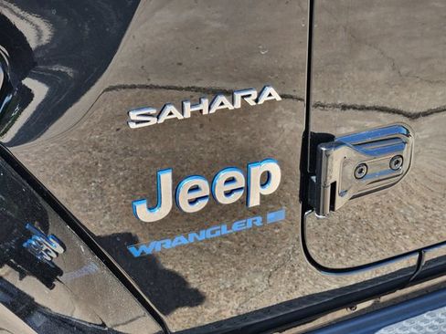 Used 2023 Jeep Wrangler Unlimited Sahara w/ Cold Weather Group AWD/4WD image 12