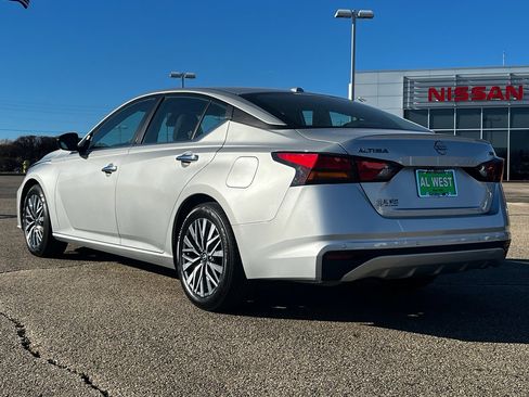 Used 2024 Nissan Altima 2.5 SV image 7