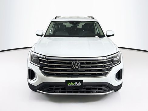 Used 2024 Volkswagen Atlas SE AWD/4WD image 2