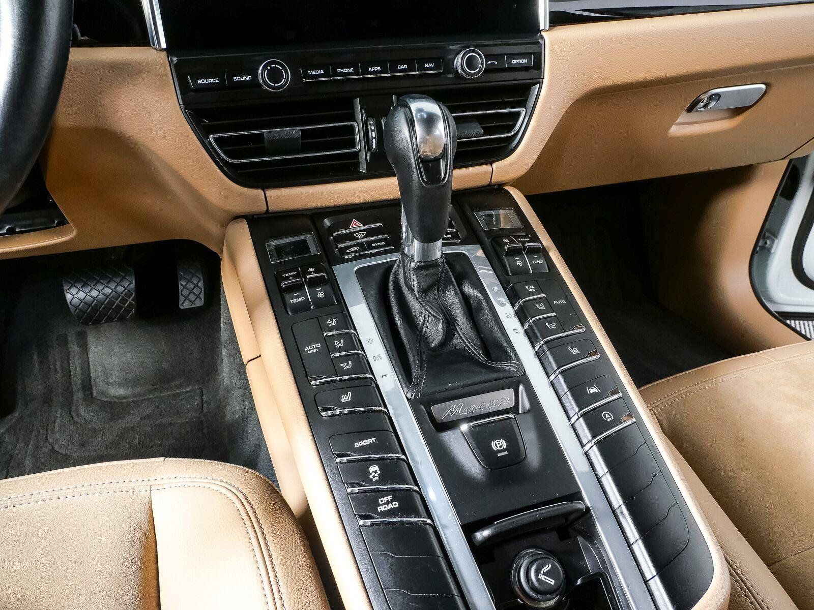 Certified 2021 Porsche Macan AWD/4WD image 18