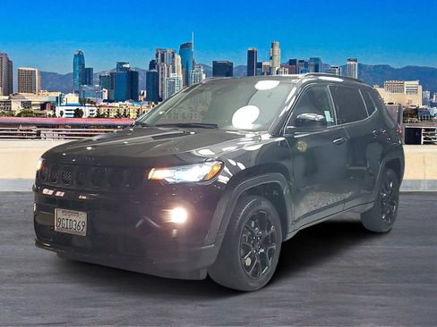 Used 2023 Jeep Compass Altitude image 2