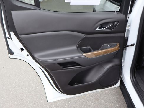 Certified 2023 GMC Acadia SLE w/ Driver Convenience Package image 30