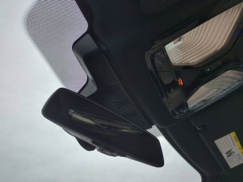 Used 2023 BMW 540i xDrive w/ Premium Package image 27