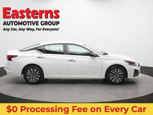Used 2025 Nissan Altima 2.5 SV FWD image 44