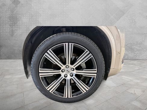 Used 2023 Volvo XC90 B6 Ultimate w/ Lounge Package AWD/4WD image 2