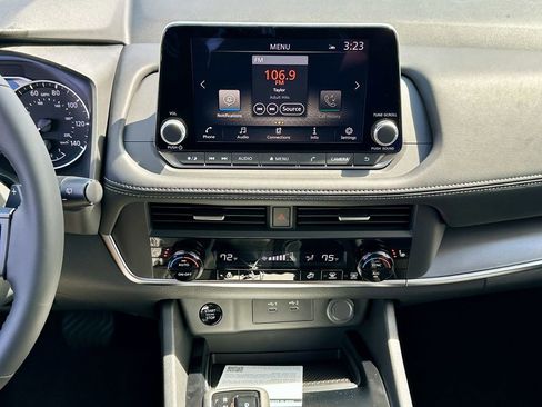 Certified 2026 Nissan Rogue SV w/ SV Premium Package AWD/4WD image 18