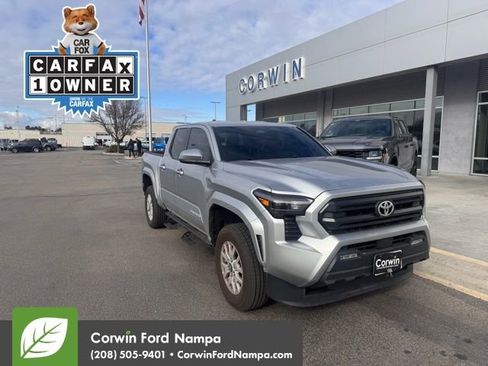 Used 2025 Toyota Tacoma SR5 image 1