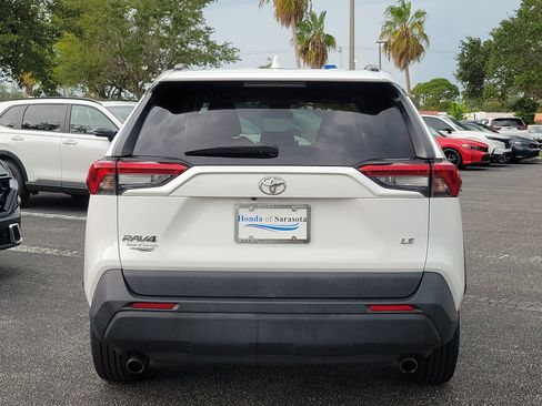 Used 2020 Toyota RAV4 LE FWD image 6