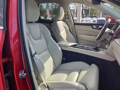 Used 2019 Volvo XC60 T5 Momentum w/ Premium Package FWD image 18