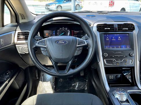 Used 2019 Ford Fusion SE image 6
