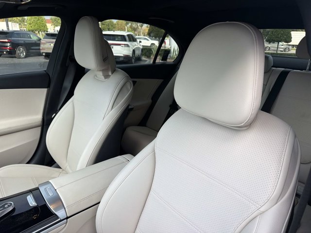 Used 2024 Mercedes-Benz C 300 Sedan image 12