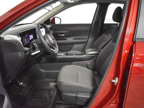 Certified 2025 Nissan Kicks SV w/ SV Premium Package AWD/4WD image 11