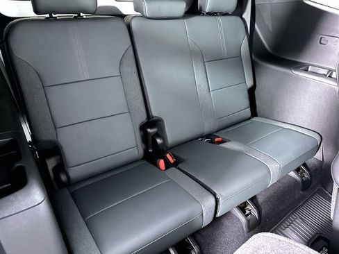 New 2026 GMC Acadia AT4 w/ LPO, Floor Liner Package AWD/4WD image 28
