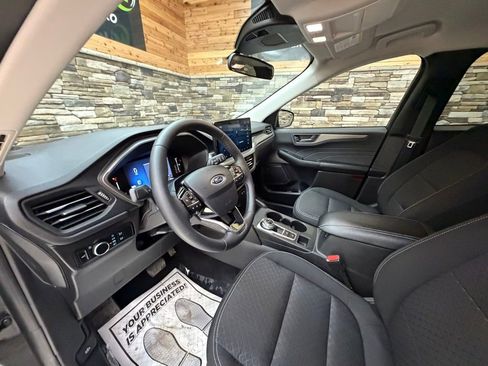 Used 2024 Ford Escape Active w/ Tech Pack #1 AWD/4WD image 10