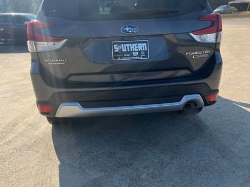 Used 2021 Subaru Forester Touring image 6