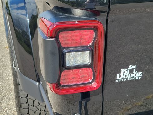 Used 2021 Jeep Gladiator Overland w/ Popular Equipment Package AWD/4WD image 11
