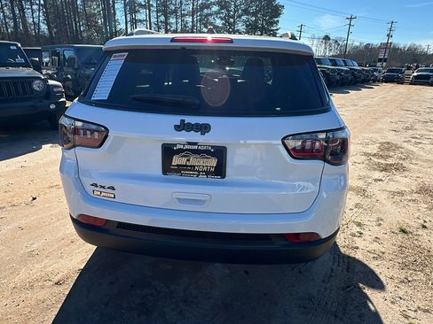 New 2026 Jeep Compass Latitude image 9