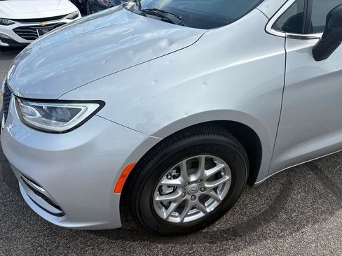 Used 2026 Chrysler Pacifica Select FWD image 12