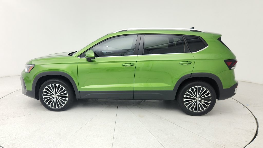 Used 2025 Volkswagen Taos SE FWD image 4