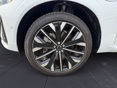 New 2026 Volvo XC60 T8 Ultra w/ Protection Package Premier image 14