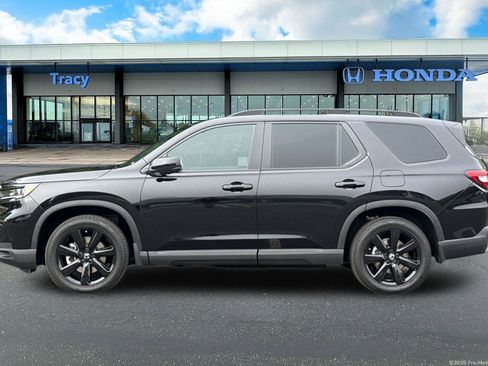 Certified 2025 Honda Pilot Black Edition image 11