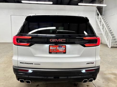 Used 2025 GMC Acadia AT4 w/ Luxury Package AWD/4WD image 7
