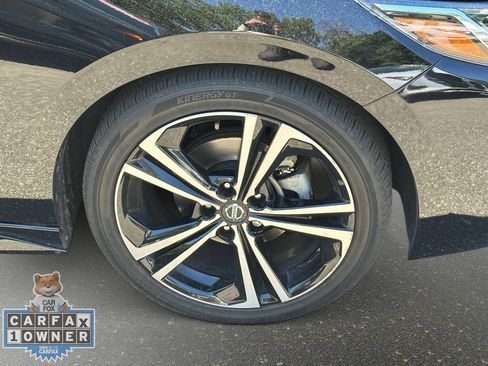 Used 2023 Nissan Sentra SR w/ SR Premium Package FWD image 12