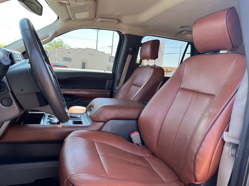 Used 2018 Ford Expedition XLT w/ Equipment Group 202A RWD image 25